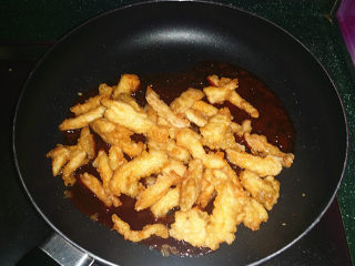 10、#糖醋菜# 韩式糖醋肉,炒匀后倒入炸好的鸡柳