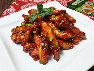 12、#糖醋菜# 韩式糖醋肉,盛入盘中撒点葱花