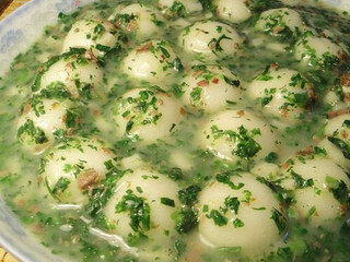 7、碧玉汤圆,最后加入荠菜碎沫，立刻关火