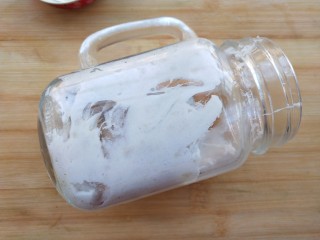 5、芋泥波波茶,杯子挂上芋泥。