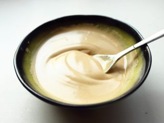 13、凉皮,芝麻酱少量多次加水凉开水，调成爽滑的酱汁。