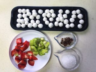 12、炫彩水果小元子,准备好所有食材