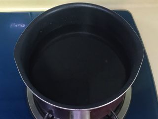 13、炫彩水果小元子,锅里放适量清水