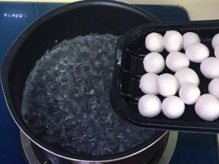 14、炫彩水果小元子,水煮开后放入小圆子