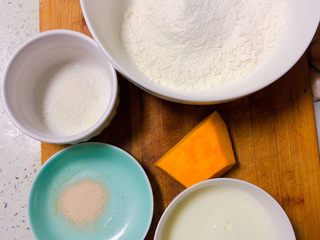 1、冬至美食～宝宝南瓜牛奶馒头,所需食材如图