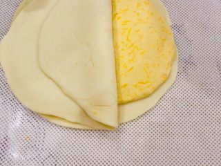 13、冬至美食～宝宝南瓜牛奶馒头,一层牛奶面➕南瓜面➕一层牛奶面