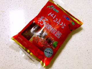 2、冬至美食  正宗东北烤冷面,美味辣椒酱