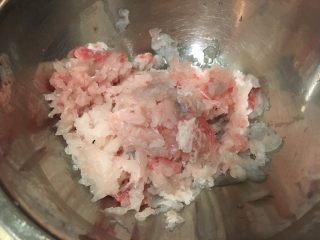 12、日式炸鱼饼,要确认无肉块无刺的状态