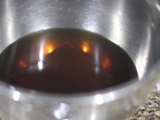 3、自制阿胶糕,我没有敲小,提前泡了5天。如果敲成了小块,泡两三天就可以。