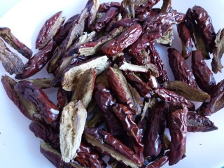 7、自制阿胶糕,红枣剪开去核