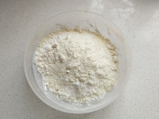 11、玫瑰凤梨酥,低筋面粉，盐，奶粉，杏仁粉先称好混合过筛一下