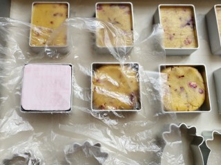 24、玫瑰凤梨酥,再继续换其它模具，用同样的方法做完所有的凤梨酥面团