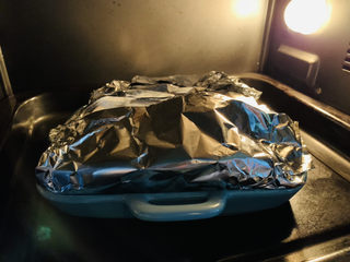 13、蜜汁烤鸡腿,用锡纸把鸡腿包起来，中层230度烤30分钟