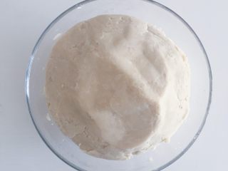 7、桃山皮板栗月饼,超好的白芸豆泥放入大碗中