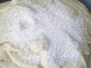 11、桃山皮板栗月饼,加入30克细砂糖