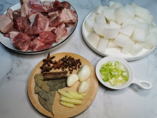 1、啤酒炖牛肉,食材准备