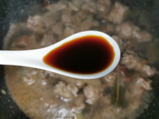 8、啤酒炖牛肉,加两勺生抽