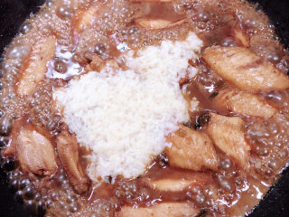 12、可乐鸡趐,放入半碗酒酿。