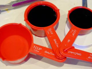 9、意大利黑醋辣鸡腿,从左至右分别是水 醋 酱油 份量都在杯子上写着