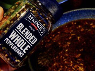 15、意大利黑醋辣鸡腿,最后加入几颗黑胡椒 可加可不加