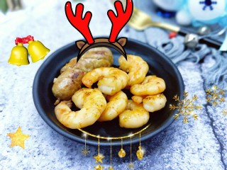 11、番茄肉酱意大利面＋虾仁＋烤肠,煎自制肉肠，肉肠和虾仁好了呦～可以吃啦！肉肠的菜谱，已上传，想学的友友可以再我的菜谱中找到哈！