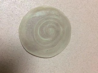 20、#甜味#玫瑰豆沙酥,切面向上擀成圆形