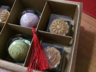 24、#甜味#玫瑰豆沙酥,今年的月饼搭配玫瑰豆沙酥做了好几盘,还做了抹茶绿的,送亲朋好友棒棒哒!