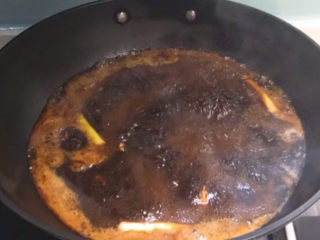 12、卤鸭头,大火烧开后煮10分钟