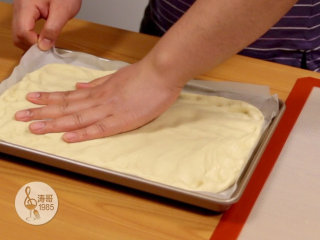 5、金枪鱼披萨，味道鲜美，馅料十足,直到铺满整个烤盘为止