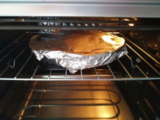 15、锡纸蒜蓉烤金针菇,放入烤箱上层200°上下烤10分钟