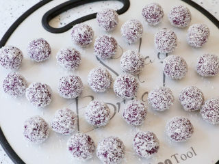 13、紫薯椰蓉球,依次做好