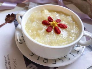 16、银耳小米粥,美美哒。
