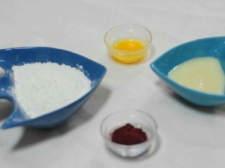 6、小猪卡通月饼,红色面团原料