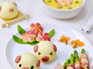 22、小猪卡通月饼,就喜欢这样看着你~~