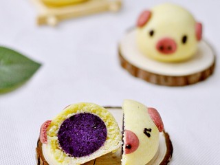 23、小猪卡通月饼,切开是满满的紫薯馅~~~