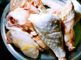 4、鸡肉炖土豆,鸡肉斩件，最好大块些