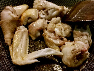 13、鸡肉炖土豆,两面金黄即可