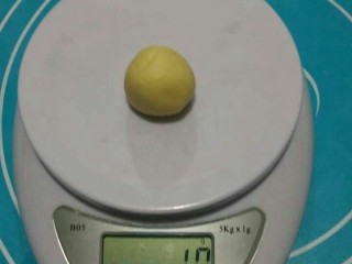 12、玛格丽特,分割面团，10g一个（饼干大小可以根据自己来决定）*
