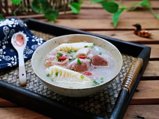 17、笋干老鸭汤,不油不腻，好喝极了，营养丰富，可以适当多喝些鸭汤呦～