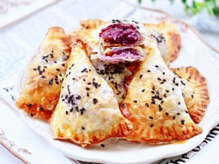 15、酥皮紫薯肉松派,颜值超高有木有，我要开动了。