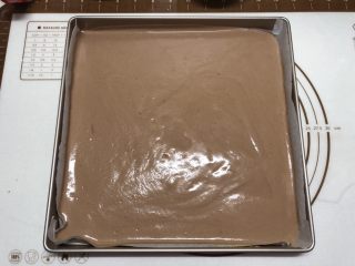 10、网红数字蛋糕,倒入金盘，烤箱150度烤20分钟，烤好之后晾凉