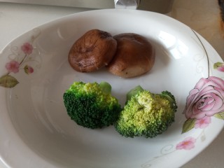 2、十味+蛋黄酱彩蔬蒸肉蛋,香菇西兰花