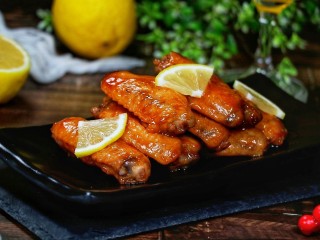 14、照烧柠檬鸡翅,盛盘食用，真的不一样的味道，好吃极了。
