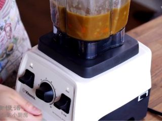 11、超级梦幻咖喱蛋包饭,放到搅拌机里打碎