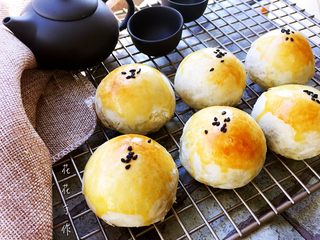 18、蛋黄酥,味道好极了。