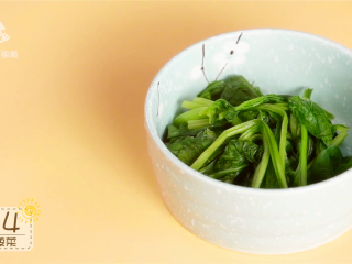 18、春游赏花便当，手残党也能轻松搞定,150g菠菜焯水，沥干水分