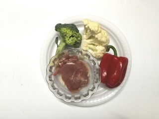 1、里脊肉烤菜花,准备材料
