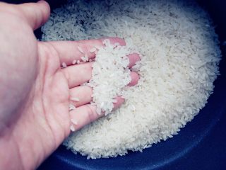 2、“属”于你—卡通儿童餐,用量杯称出适量的米