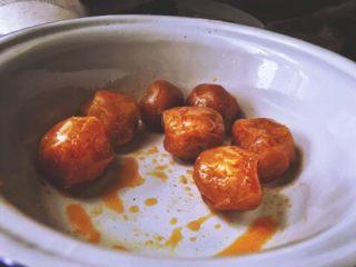 2、简单版 红丝绒麻薯蛋黄酥,蒸好取出 (????就是这么富的流油)