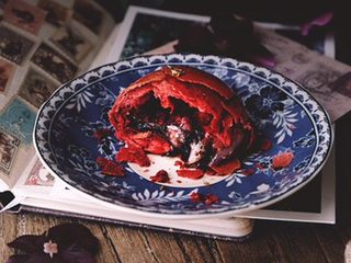 23、简单版 红丝绒麻薯蛋黄酥,搭配甜甜的豆沙，满口的香酥软糯